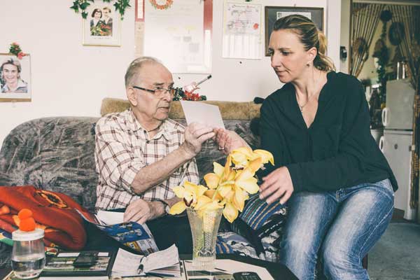 Unterhaltung zwischen Klienten und Pfleger